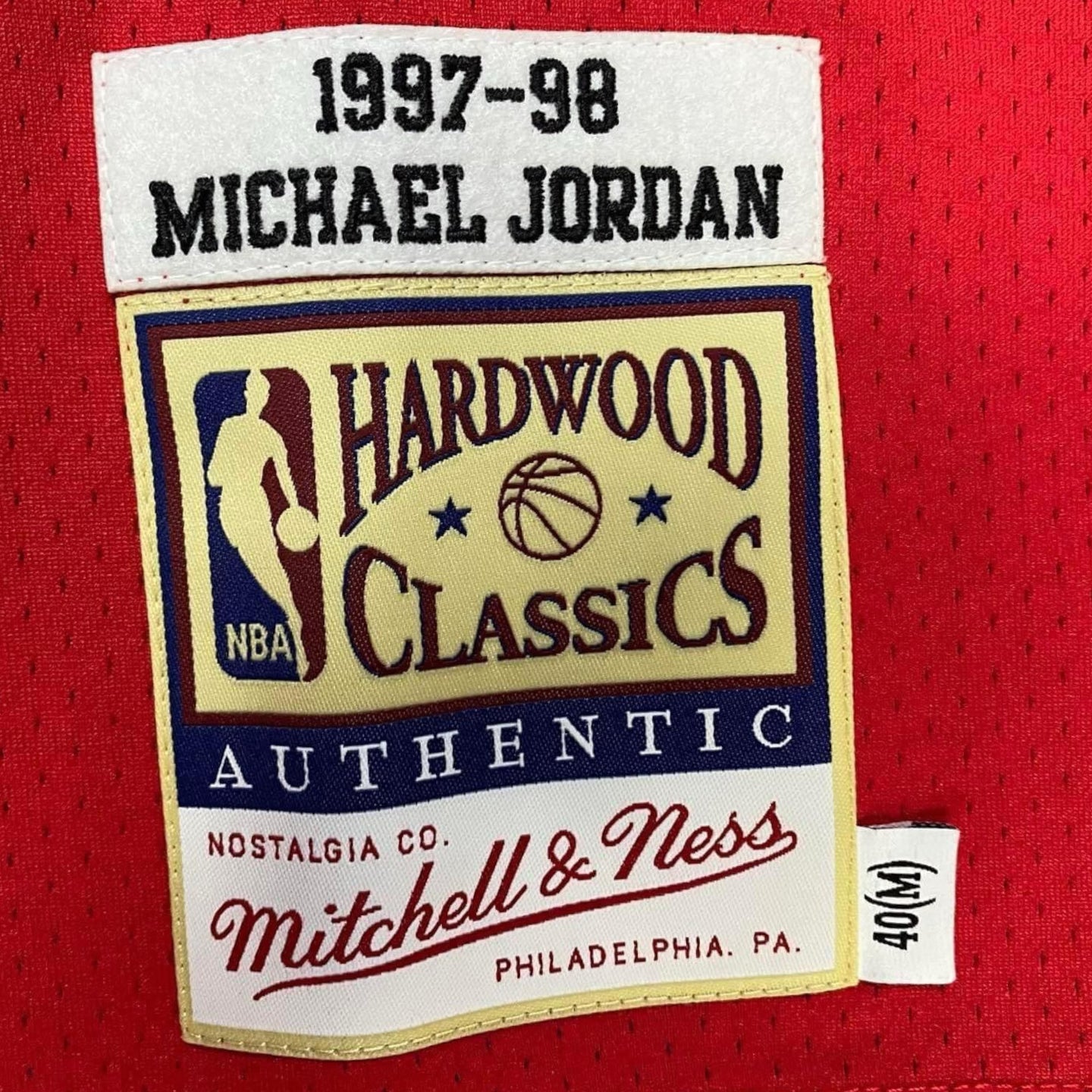 Mitchell & Ness Michael Jordan 1997-1998 Bulls 23 Away Authentic Jersey - Red
