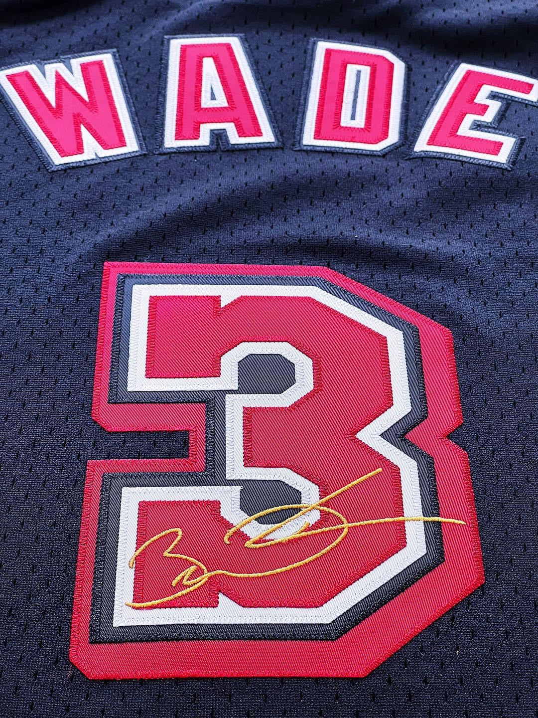 Mitchell&Ness Miami Heat 2006 Dwyane Wade Signature Retirement L3GACY Swingman Jersey Black